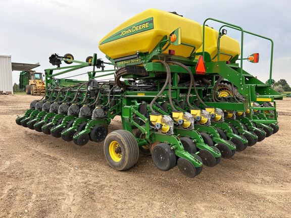 2008 John Deere DB44 Planter