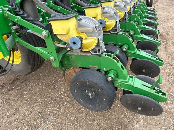 2008 John Deere DB44 Planter