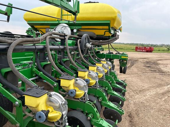 2008 John Deere DB44 Planter