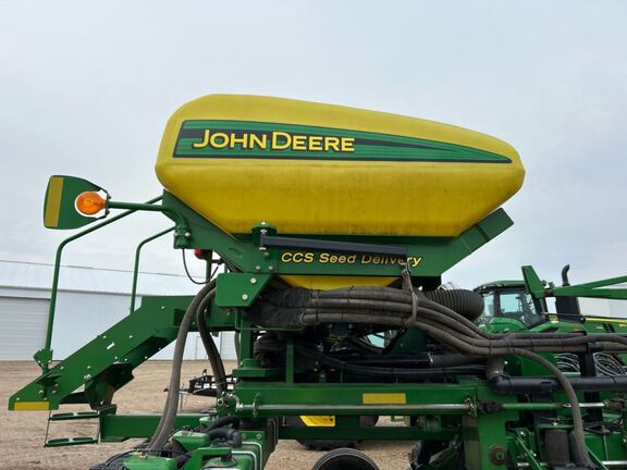 2008 John Deere DB44 Planter