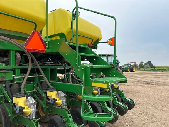 2008 John Deere DB44 Planter