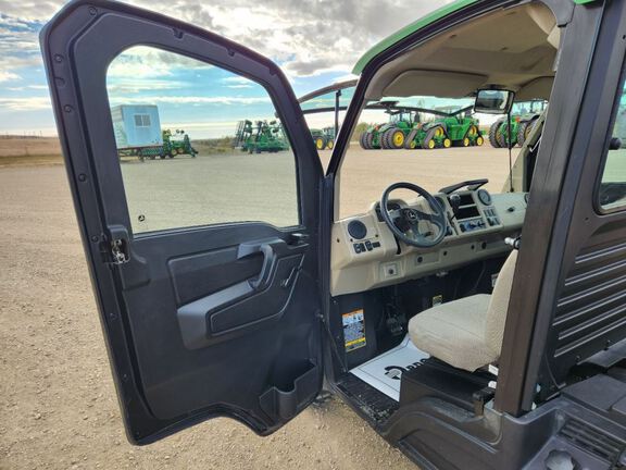 2022 John Deere XUV835R ATV