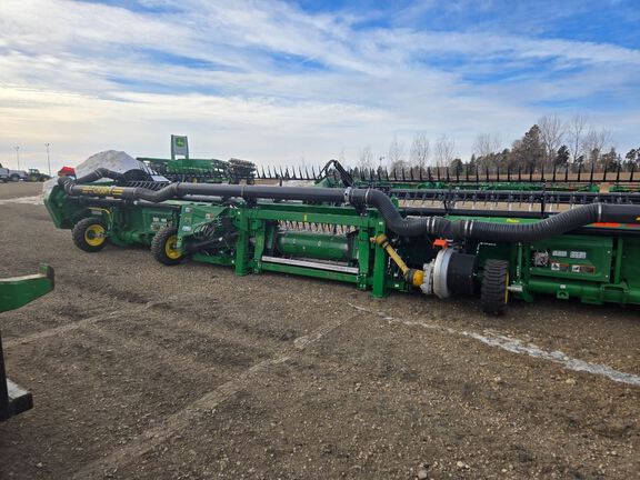 2023 John Deere HD40F Header Combine