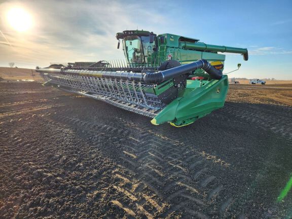 2023 John Deere HD40F Header Combine