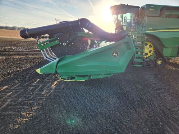 2023 John Deere HD40F Header Combine