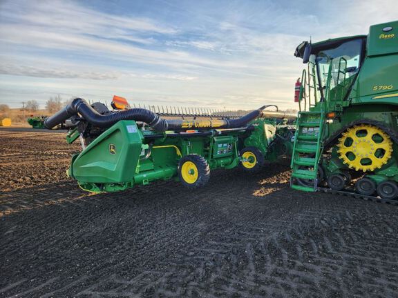 2023 John Deere HD40F Header Combine