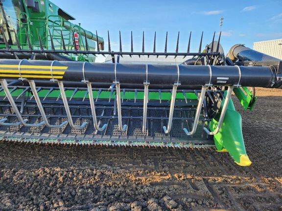 2023 John Deere HD40F Header Combine