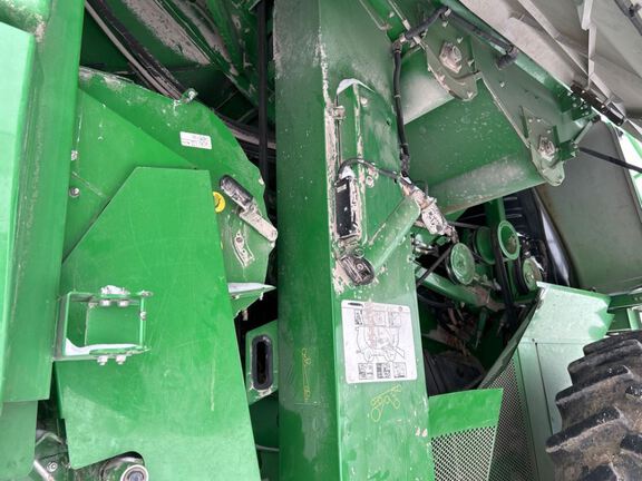 2015 John Deere S680 Combine