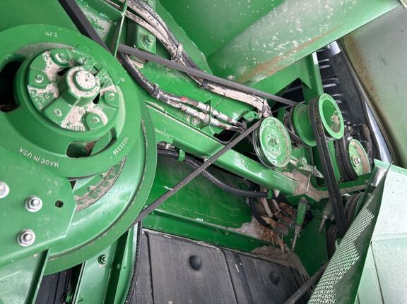 2015 John Deere S680 Combine