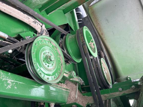 2015 John Deere S680 Combine