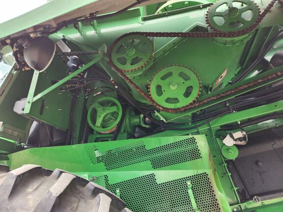 2015 John Deere S680 Combine