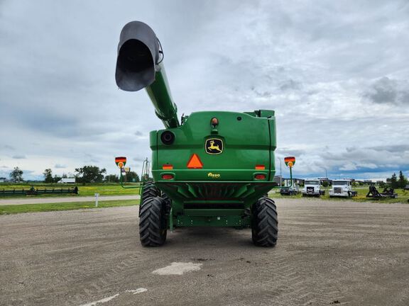 2015 John Deere S680 Combine