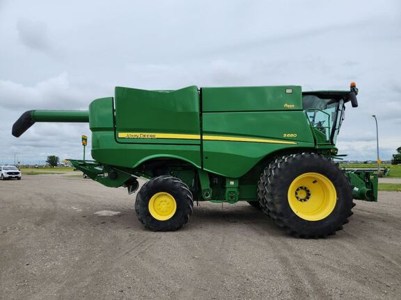 2015 John Deere S680 Combine