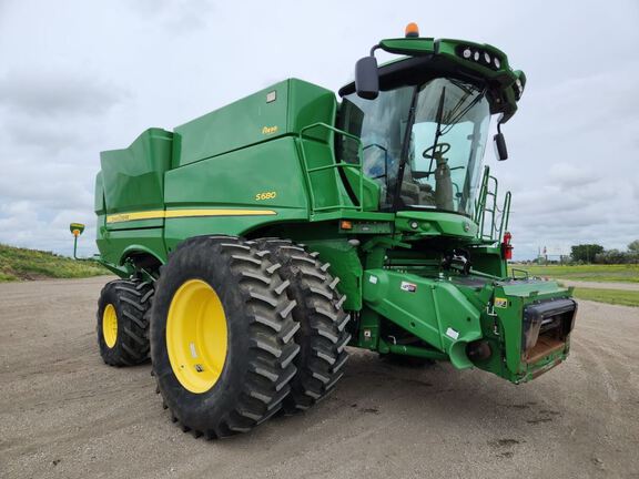 2015 John Deere S680 Combine