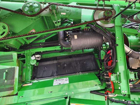 2015 John Deere S680 Combine