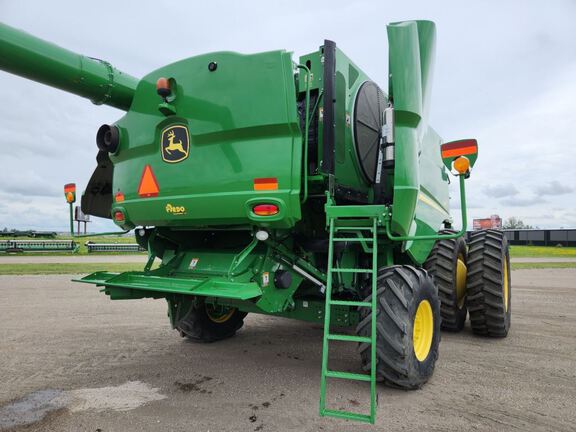2015 John Deere S680 Combine