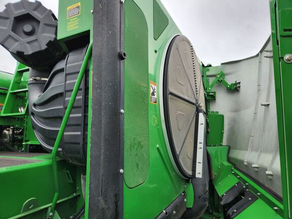 2015 John Deere S680 Combine