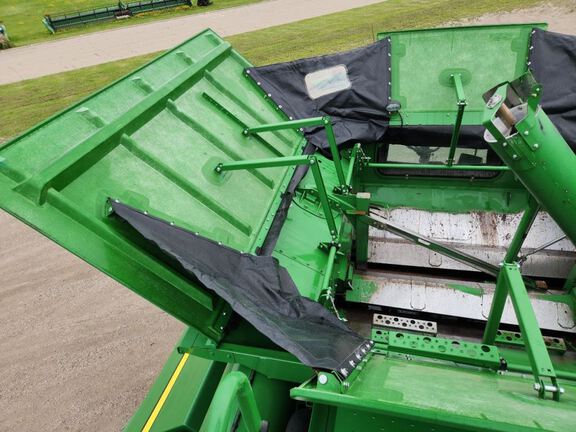 2015 John Deere S680 Combine