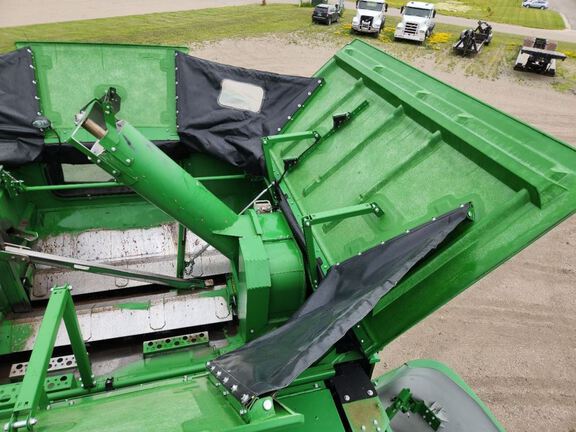 2015 John Deere S680 Combine