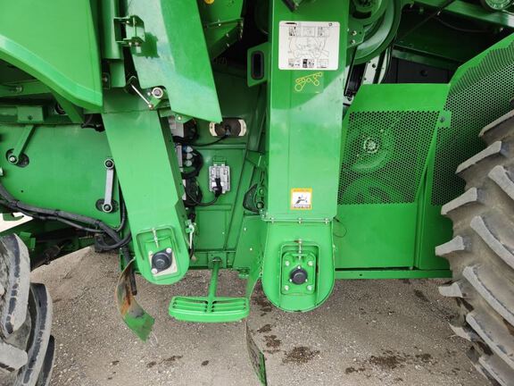 2015 John Deere S680 Combine