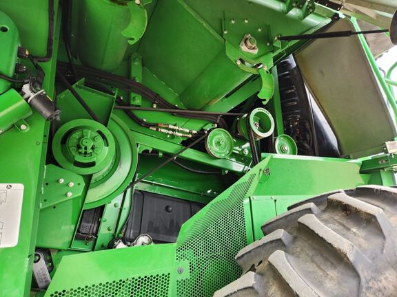2015 John Deere S680 Combine