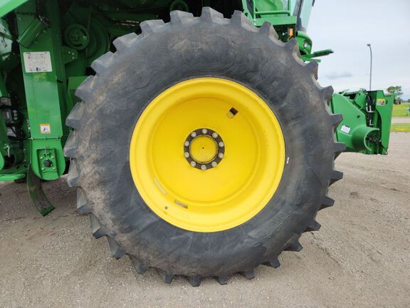 2015 John Deere S680 Combine