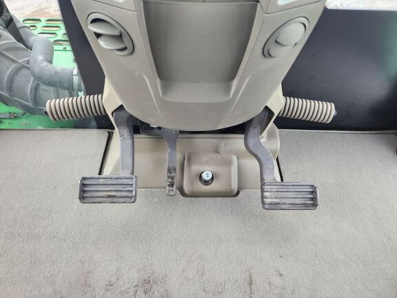 2024 John Deere 9RX 640 Tractor Rubber Track