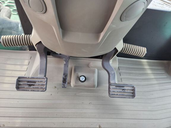 2024 John Deere 9RX 640 Tractor Rubber Track