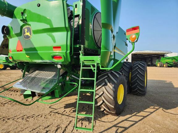 2024 John Deere S780 Combine