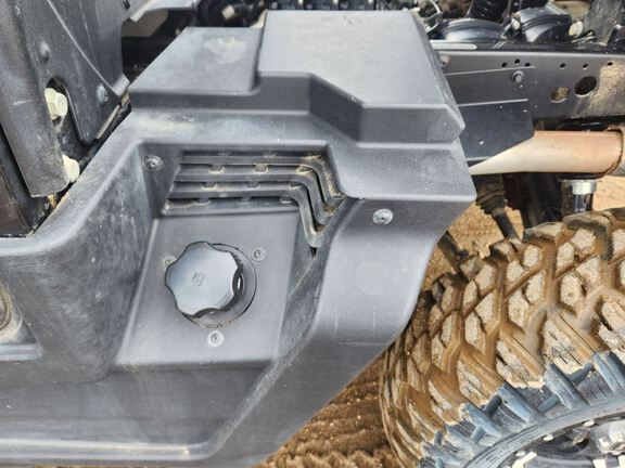 2023 John Deere XUV835R ATV