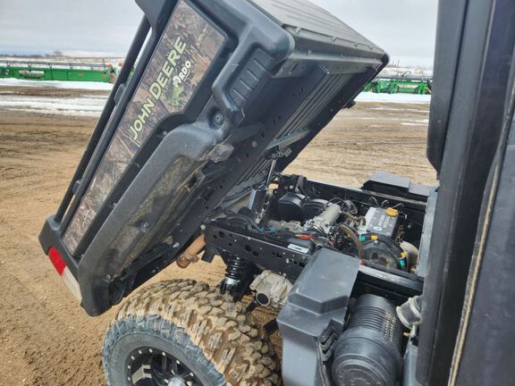 2023 John Deere XUV835R ATV