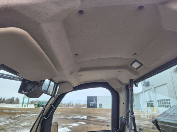 2023 John Deere XUV835R ATV