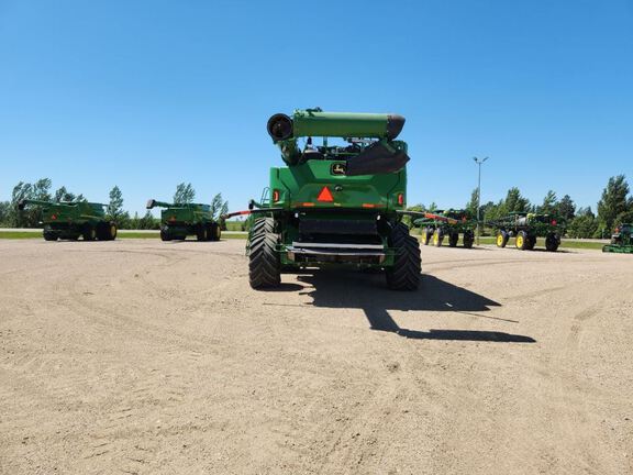 2023 John Deere X9 1000 Combine