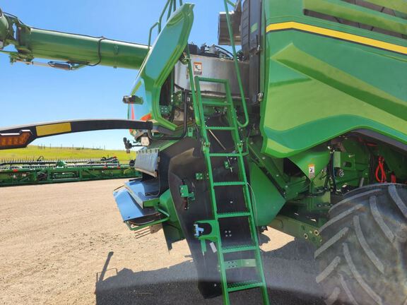 2023 John Deere X9 1000 Combine