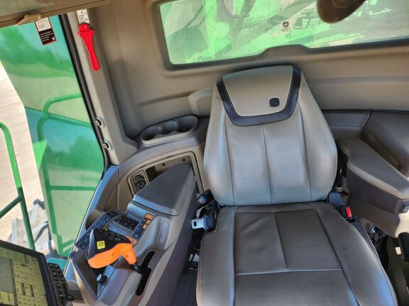 2023 John Deere X9 1000 Combine