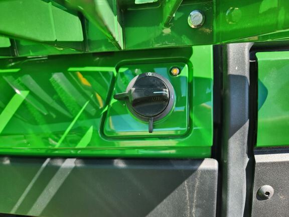 2025 John Deere 8RX 410 Tractor Rubber Track
