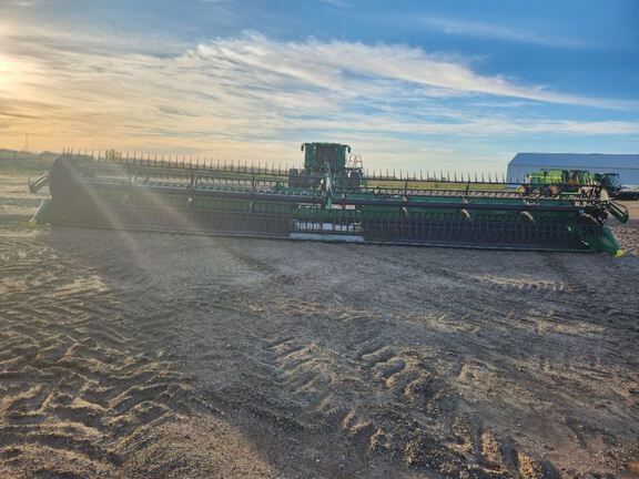2023 John Deere HD40F Header Combine