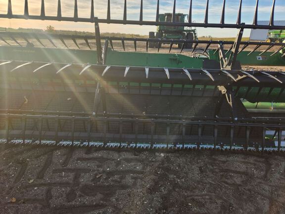 2023 John Deere HD40F Header Combine