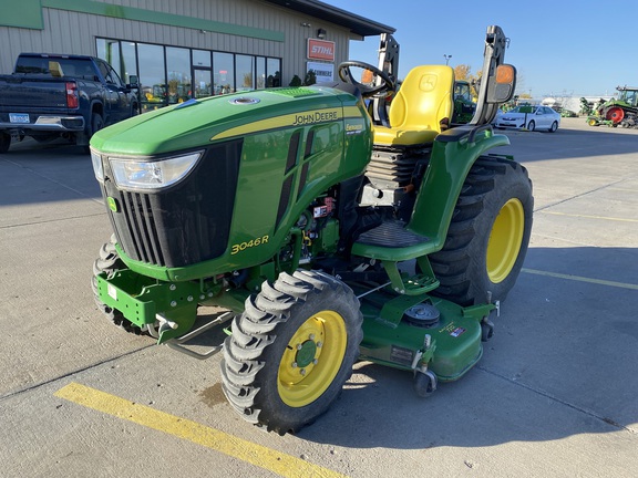 2016 John Deere 3046R Tractor Compact