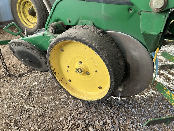 John Deere 24R22 Tree Planter