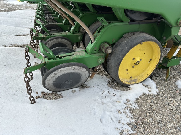 John Deere 24R22 Tree Planter