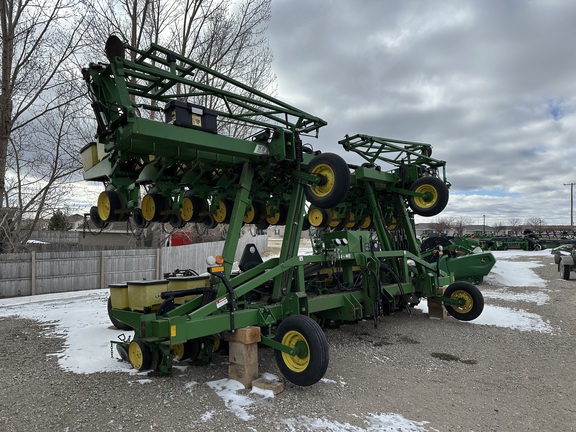 John Deere 24R22 Tree Planter