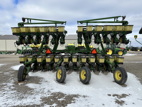 John Deere 24R22 Tree Planter