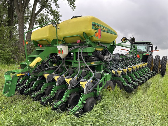 2009 John Deere DB44 Planter