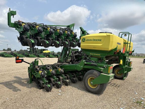 2024 John Deere DR24 Planter