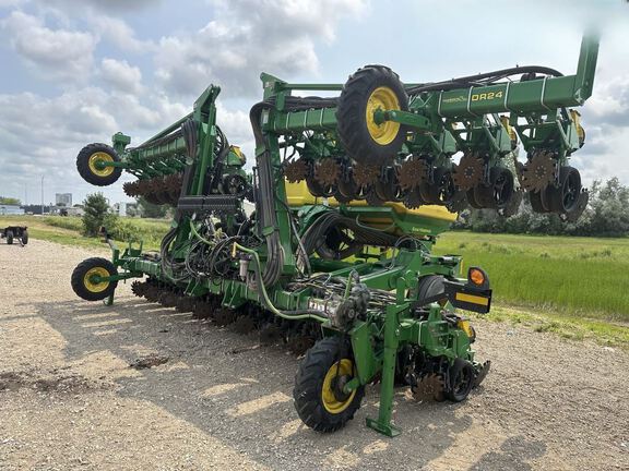2024 John Deere DR24 Planter