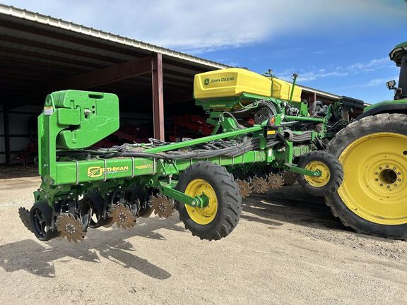 2024 John Deere DR24 Planter