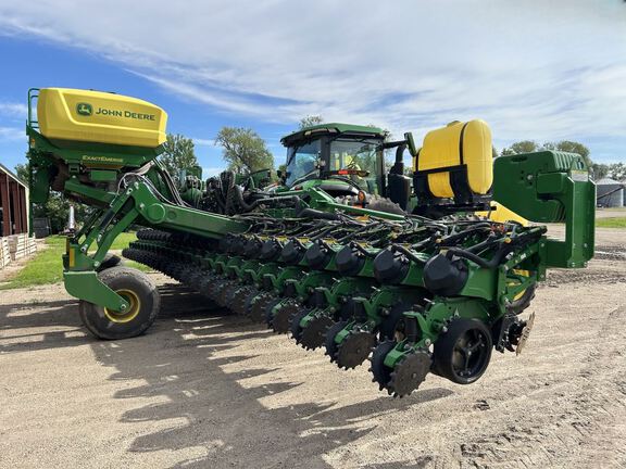 2024 John Deere DR24 Planter