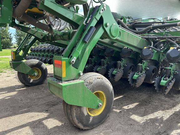 2024 John Deere DR24 Planter