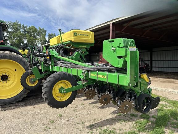 2024 John Deere DR24 Planter